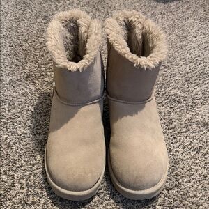 Cozy Tan Shearling-Lined Women's Boots